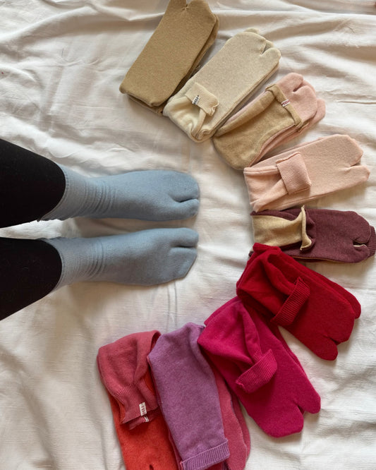 100% Cashmere Tabi Socks